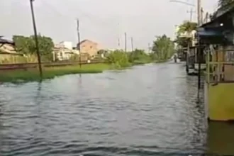 Curah Hujan Tinggi, Warga Jalan Muktiharjo Raya Semarang Sebut Banjir “Even” Mingguan