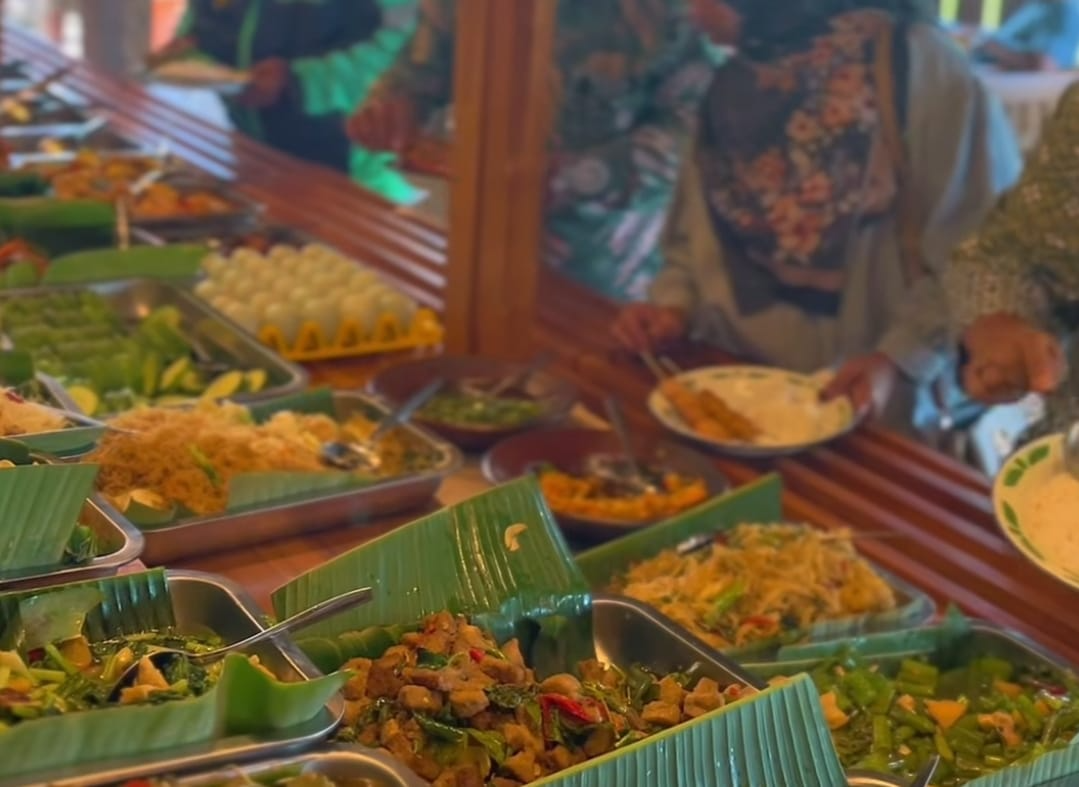 Rekomendasi Kuliner di Solo: Prasmanan Oseng Ambil Sepuasnya, Harga Mulai Rp 8 Ribuan Aja!