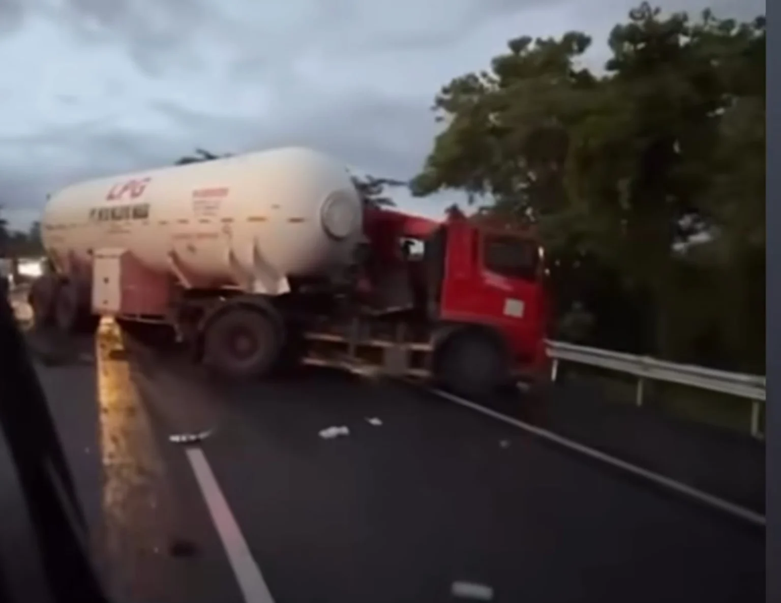 Kecelakaan Truk di Tol Bawen–Semarang, Lalu Lintas Sempat Terganggu