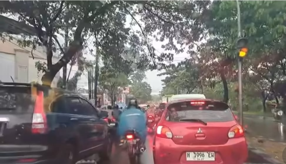 Kemacetan Terjadi di Silayur pada Pagi Hari, Arus Lalu Lintas Tersendat