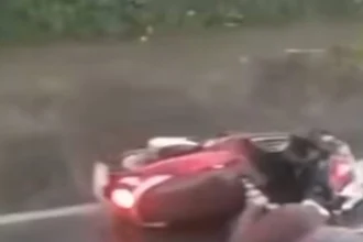 Jalan Licin, Pengendara Scoopy Tewas Terlindas Truk Pasir di Jebor Demak Arah Kudus