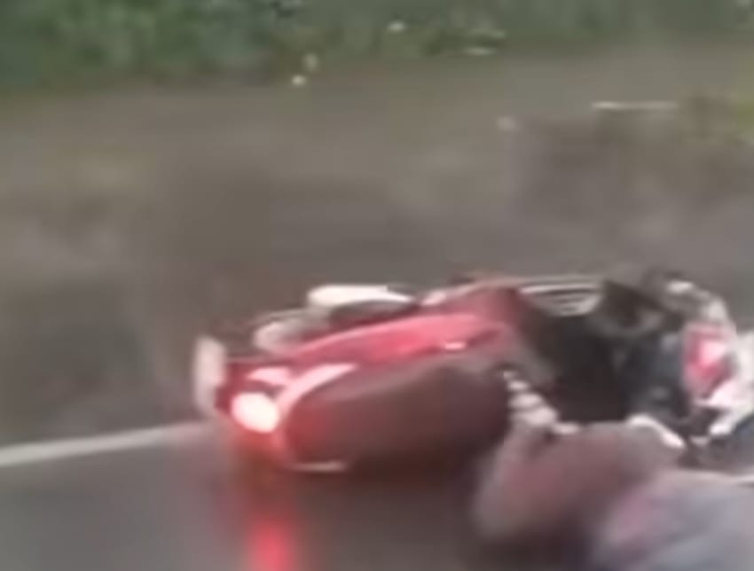 Jalan Licin, Pengendara Scoopy Tewas Terlindas Truk Pasir di Jebor Demak Arah Kudus