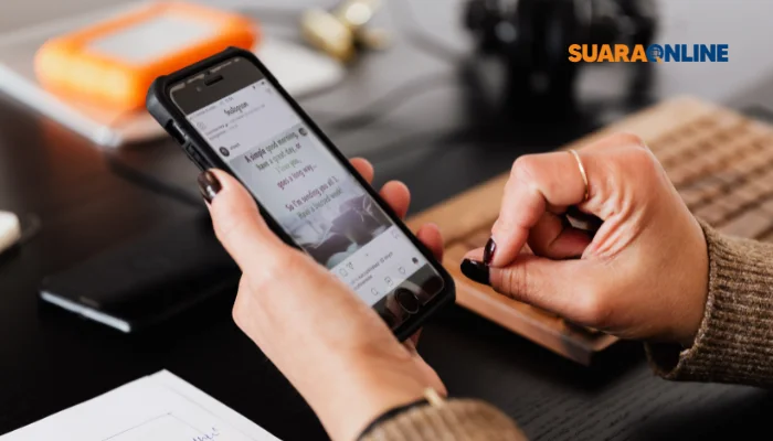 Kenali 5 Dampak Screen Time Berlebihan Untuk Kamu yang Sering Scroll Sosmed Tanpa Kenal Waktu!