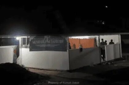 Warga Aceh Jalani Tarawih Pertama di Pengungsian, Suasana Haru dan Penuh Semangat Ibadah