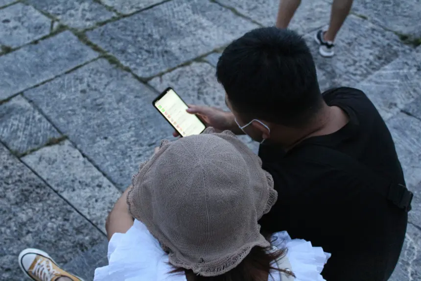 Fear of Missing Out (FOMO): Dampak Psikologis dan Cara Mengatasinya
