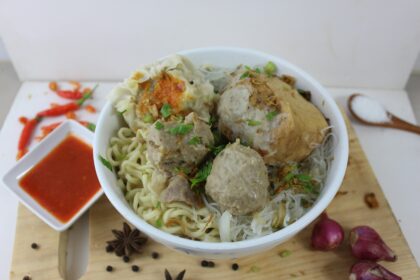 Makan Bakso Sepuasnya di Semarang: Harga Cuma 20 Ribuan, Dijamin Puas Pol!