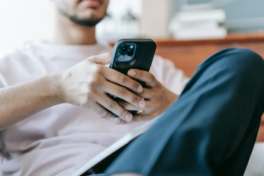 3 Bahaya Oversharing di Media Sosial: Batas Privasi Sebelum Terlambat!