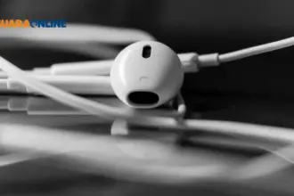 Bahaya Sering Memakai Headset, Inilah 7 Dampak Negatif yang Dirasakan!