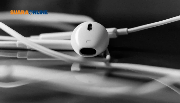 Bahaya Sering Memakai Headset, Inilah 7 Dampak Negatif yang Dirasakan!