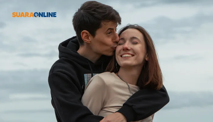 Love Bombing: Ketika Cinta Justru Menjadi Malapetaka dan 7 Ciri-cirinya!