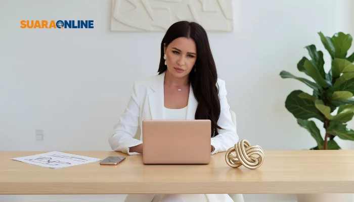 Mengatasi Imposter Syndrome yang Bikin Tidak Percaya Diri dalam Kehidupan dan Karier