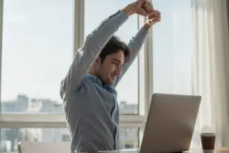 Tips Stretching Ringan di Meja Kerja agar Tubuh Tetap Refleks 
