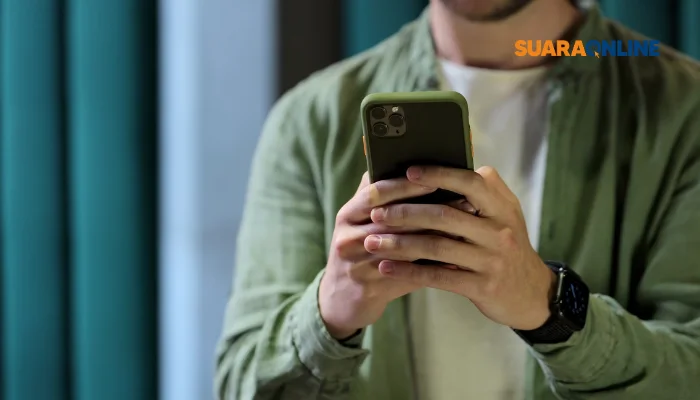 Hati-hati! Ini 5 Bahaya Scrolling Sosmed Tanpa Henti yang Sering Nggak Disadari