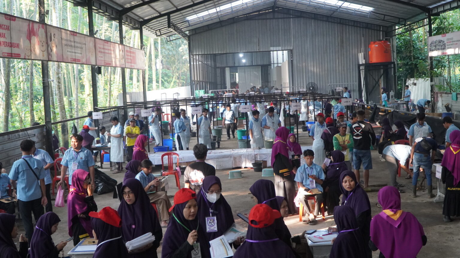 Dari Pagi hingga Sore, Begini Kesibukan Panitia Kurban Alfatihah di Hari Pemotongan