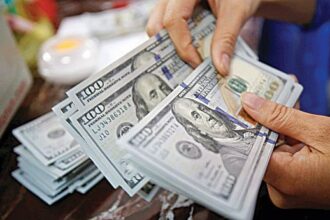 Rupiah Melemah ke Level Terendah dalam Empat Tahun