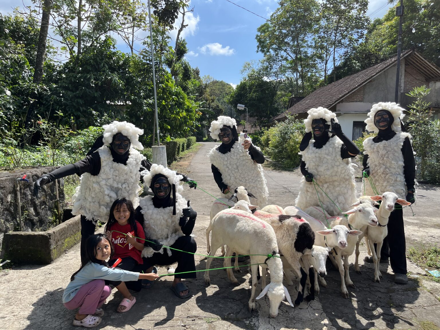 Viral! Santri Gen Z Cosplay Domba saat Promosi Qurban, Netizen Auto Terhibur