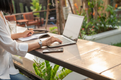Anak Muda Sekarang Lebih Pilih Freelance daripada Kantoran? Fleksibilitas Jadi Alasan Utama 