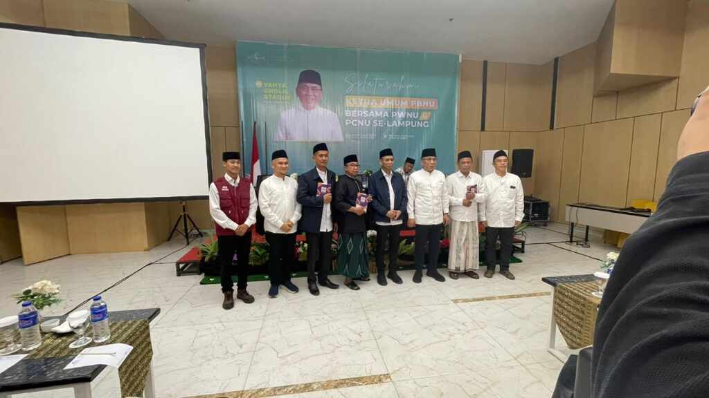 Sesi Foto Bersama Tim Ekpedisi dan PBNU pada Program AGUS Lampung