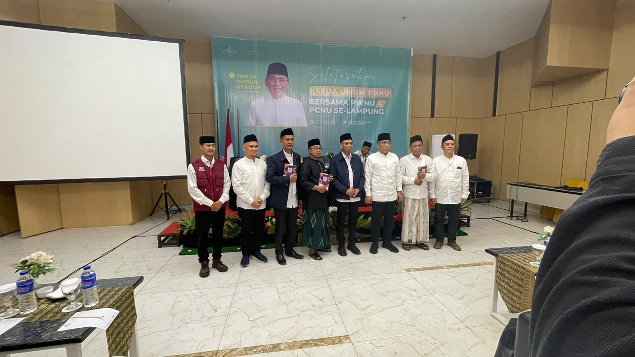 Sesi Foto Bersama Tim Ekpedisi dan PBNU pada Program AGUS Lampung