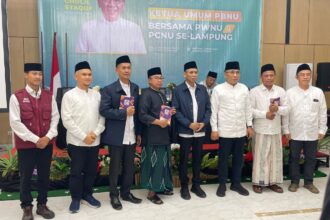 Sesi Foto Bersama Tim Ekpedisi dan PBNU pada Program AGUS Lampung