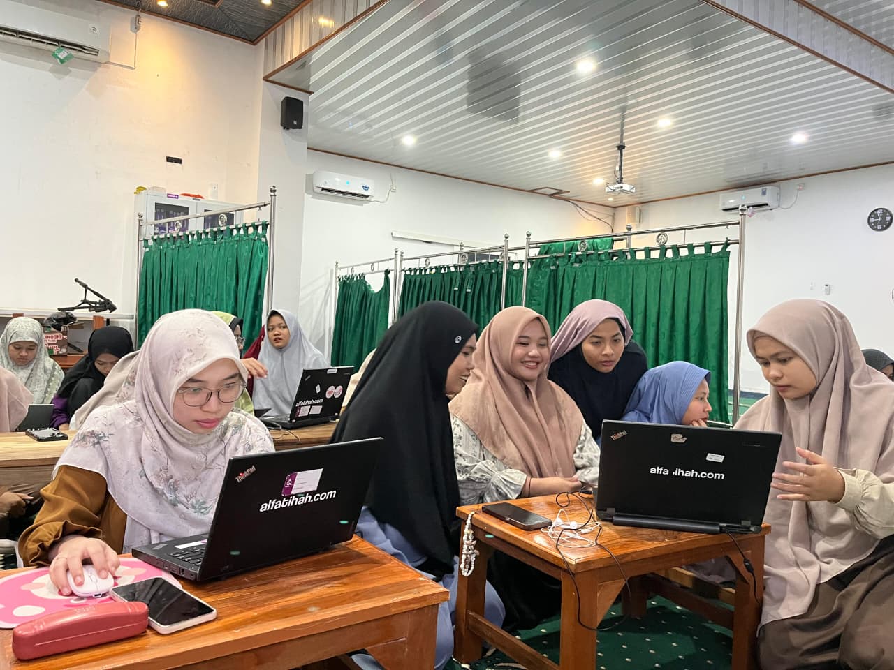 Santri Alfatihah Academy Belajar Analisis Data Melalui Spreadsheet